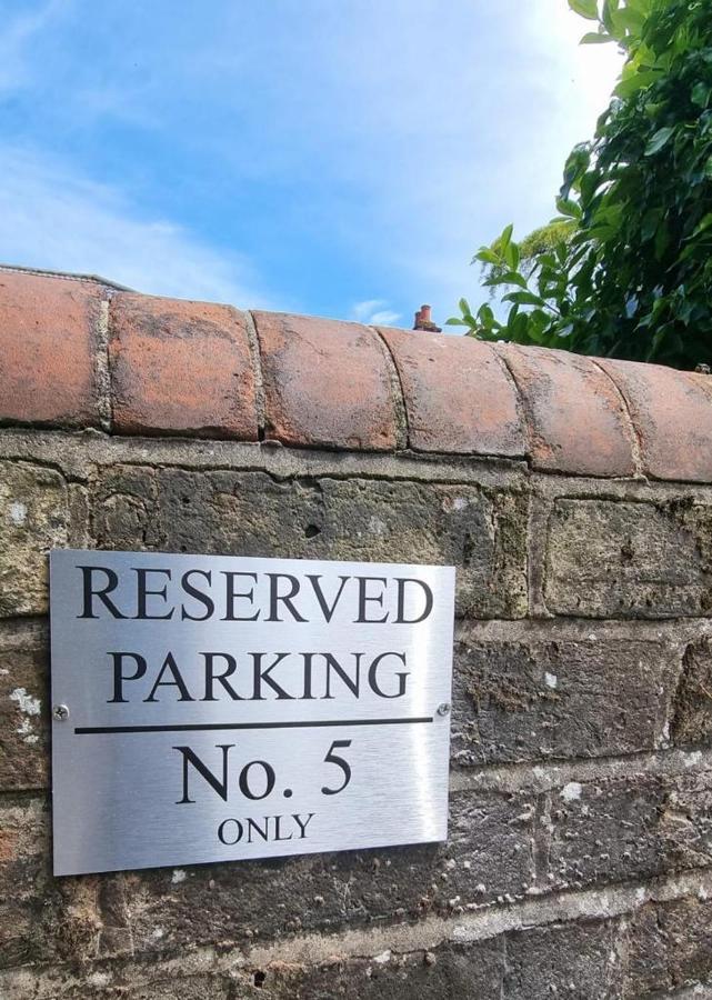 Centrally Located Boscombe Beach Apart With Parking ボーンマス エクステリア 写真