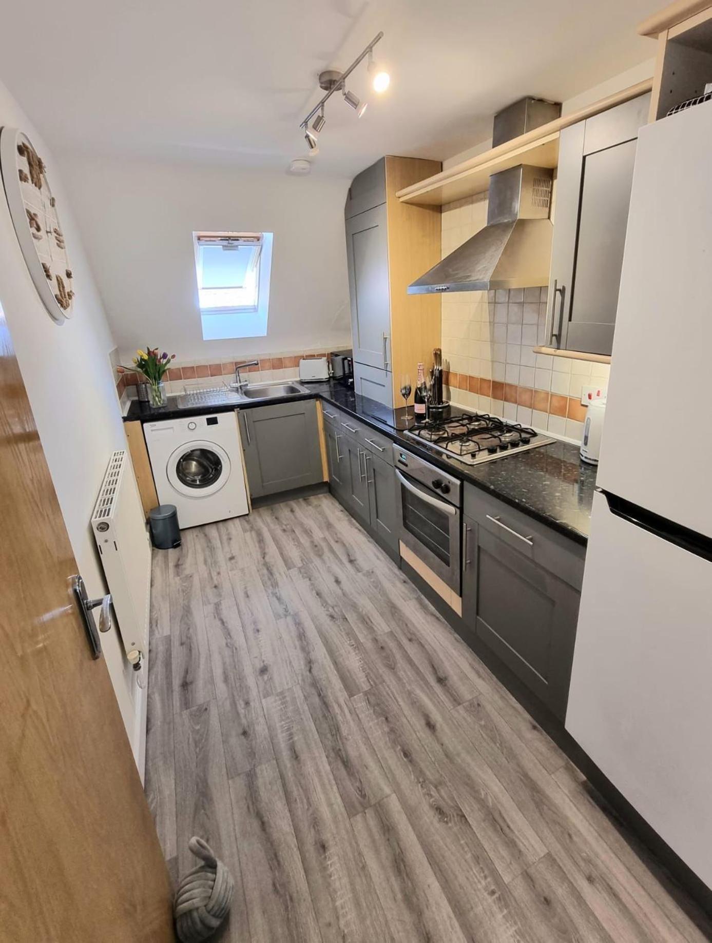 Centrally Located Boscombe Beach Apart With Parking ボーンマス エクステリア 写真